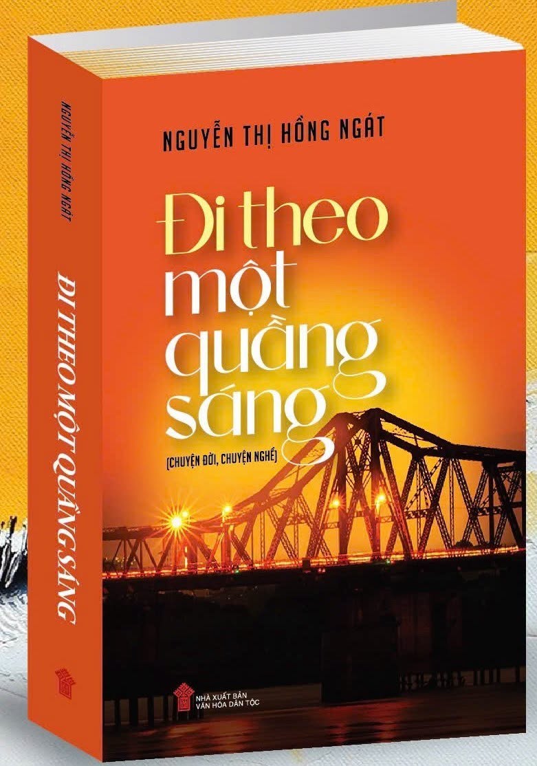 Bìa sách Đi theo một quầng sáng